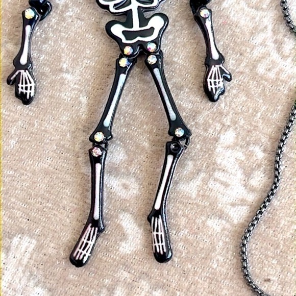 Brand New Betsey Johnson Halloween Glow in the Dark Skeleton Long Necklace - Picture 5 of 14